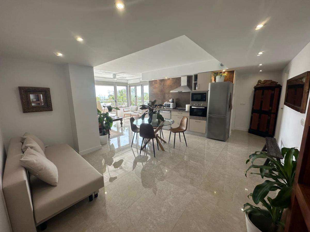 Penthouse Puerta De Pedregalejo Apartman Málaga Kültér fotó